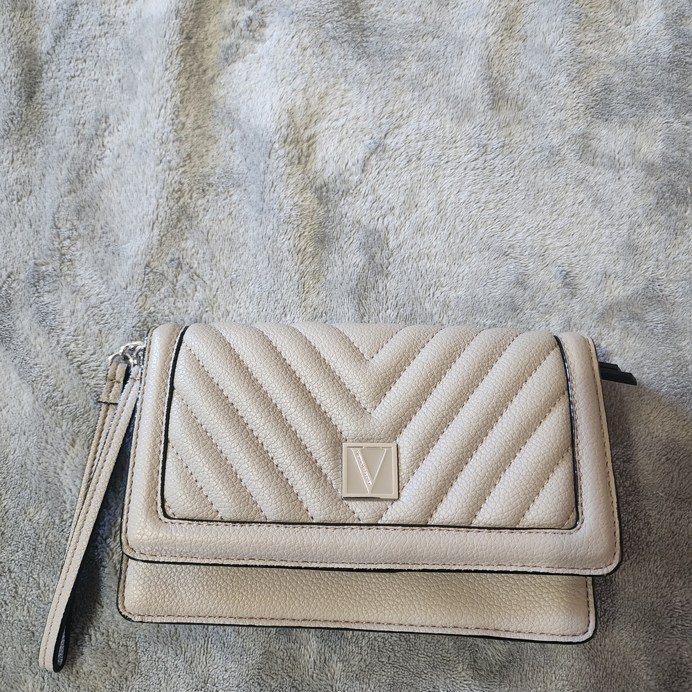 Victoria's Secret Cream Quilted Wristlet Clutch